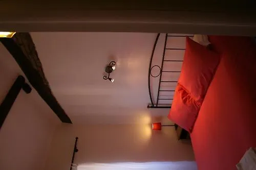 Sixtythree Couette-café